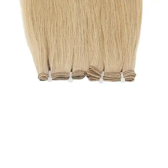 Extension capelli veri biondo chiaro caldo: colore raffinato, morbidezza superiore e applicazione con tecnica professionale avanzata.