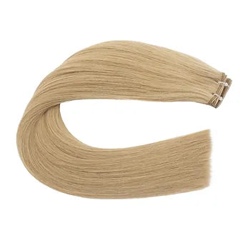 Extension capelli veri biondo chiaro caldo: colore raffinato, morbidezza superiore e applicazione con tecnica professionale avanzata.