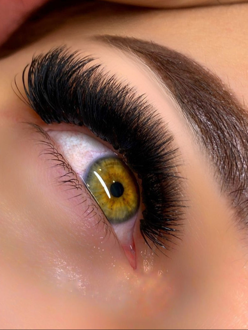 Extreme Volume extension ciglia Paradise Milano, massimo volume, intensità e look ultra glamour