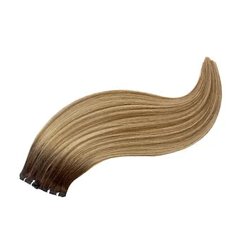 Con le Extension Capelli Veri Paradise in balayage biondo scuro, puoi ottenere un look sofisticato e alla moda.