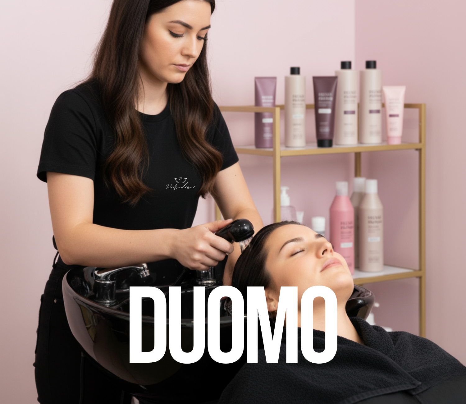 Servizio professionale di alta qualità e professionalità, lavaggio e piega dei capelli.