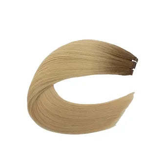 Biondo chiaro con radici color bruno sfumato in capelli veri: un mix naturale, luminoso e raffinato per un look elegante e di alta qualità