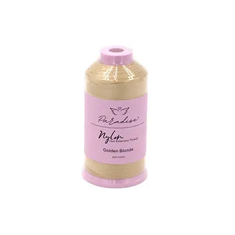 Filo trasparente professionale nella nuance Golden Blonde, ideale per la creazione o la sostituzione di extension a filo.
La tonalità biondo dorato si integra perfettamente con capelli chiari, garantendo un effetto invisibile e naturale.
Realizzato con materiale resistente ma flessibile, offre tenuta sicura e massimo comfort durante l'utilizzo, senza creare tensione sul cuoio capelluto.