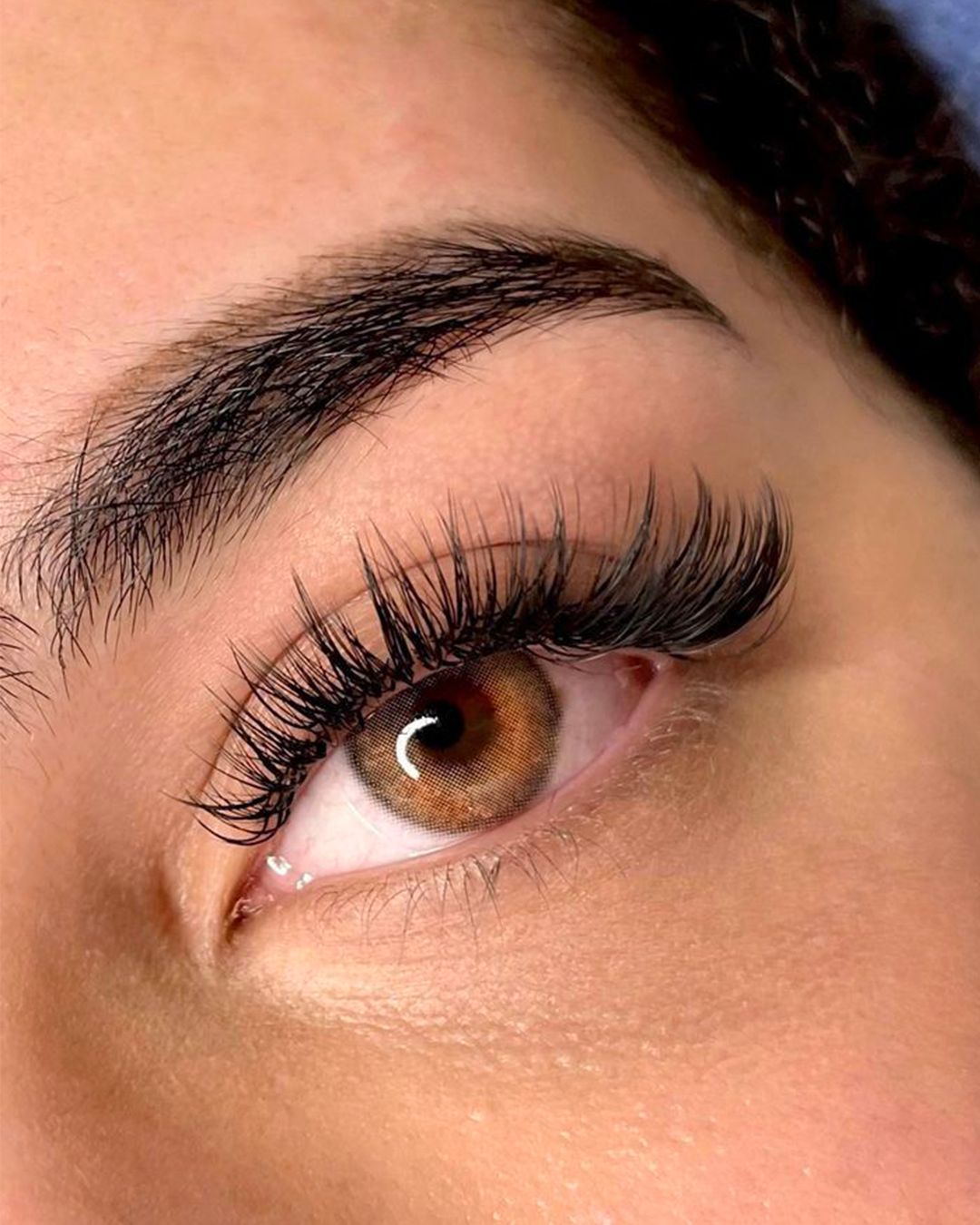 Extension ciglia volume intenso Paradise, sguardo profondo e pieno con effetto glamour e curvatura definita