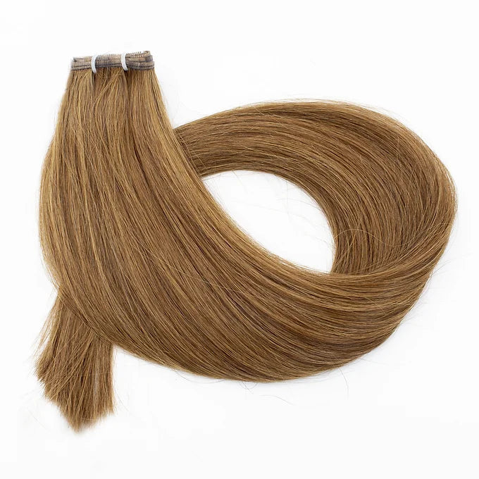 Extension Paradise a tessitura di capelli veri nel vibrante colore castano ramato, perfette per aggiungere un tocco di calore