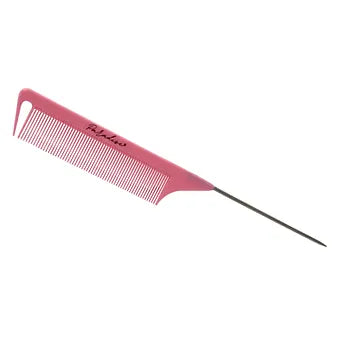 Un kit essenziale per la gestione precisa delle ciocche.
Il Set da 5 Pettini con Coda Paradise è ideale per sezionare i capelli durante l’applicazione di extension, pieghe o trattamenti tecnici.
La coda sottile in metallo facilita la divisione ordinata, mentre i denti resistenti permettono una pettinatura fluida e controllata.
Leggeri, pratici e adatti a un uso professionale quotidiano.

Efficienza e controllo in ogni gesto.

