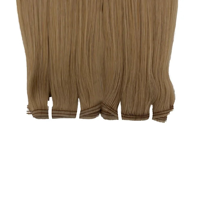 Aggiungi un tocco di eleganza ai tuoi capelli con le Extension Capelli Veri in balayage castano chiaro.