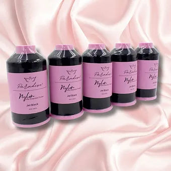 Il Set 5 Fili Black Paradise è pensato per chi desidera un’applicazione rapida, discreta e dall’effetto naturale.
Composto da 5 fili preassemblati nella tonalità black, questo set è ideale per aggiungere volume e lunghezza con un finish elegante e invisibile, perfetto per capelli scuri.
Realizzati con capelli di alta qualità, i fili Paradise garantiscono morbidezza, lucentezza e una perfetta integrazione con la chioma naturale.
Facili da applicare, leggeri e riutilizzabili.