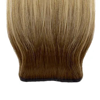 Aggiungi volume e dimensione ai tuoi capelli con le Extension Capelli Veri Paradise in colore balayage biondo cenere scuro. 