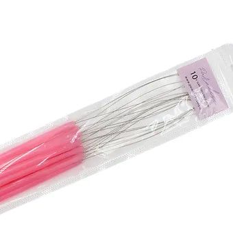 Strumento indispensabile per l'applicazione rapida e precisa delle extension con metodo microring.
I ganci per microring sono progettati per infilare con facilità le ciocche naturali all'interno degli anellini, riducendo i tempi di lavoro e garantendo una presa sicura e delicata.
Realizzati con materiali resistenti e manico ergonomico, offrono comfort e controllo anche durante utilizzi prolungati.

Perfetti per un'applicazione professionale, veloce e senza stress.

