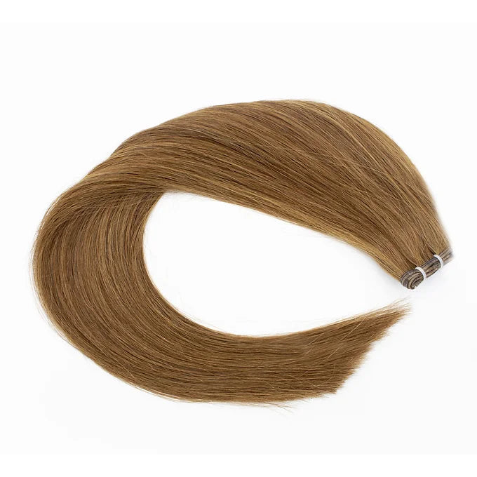 Extension Paradise a tessitura in castano ramato, mostrando la ricchezza del colore e la qualità superiore dei capelli