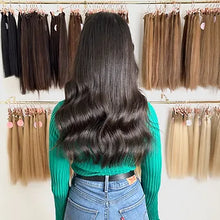 Risultato finale extension tessitura Paradise castano scuro, capelli veri lisci e setosi, lunghezza extra e volume uniforme con effetto naturale e invisibile da salone professionale.