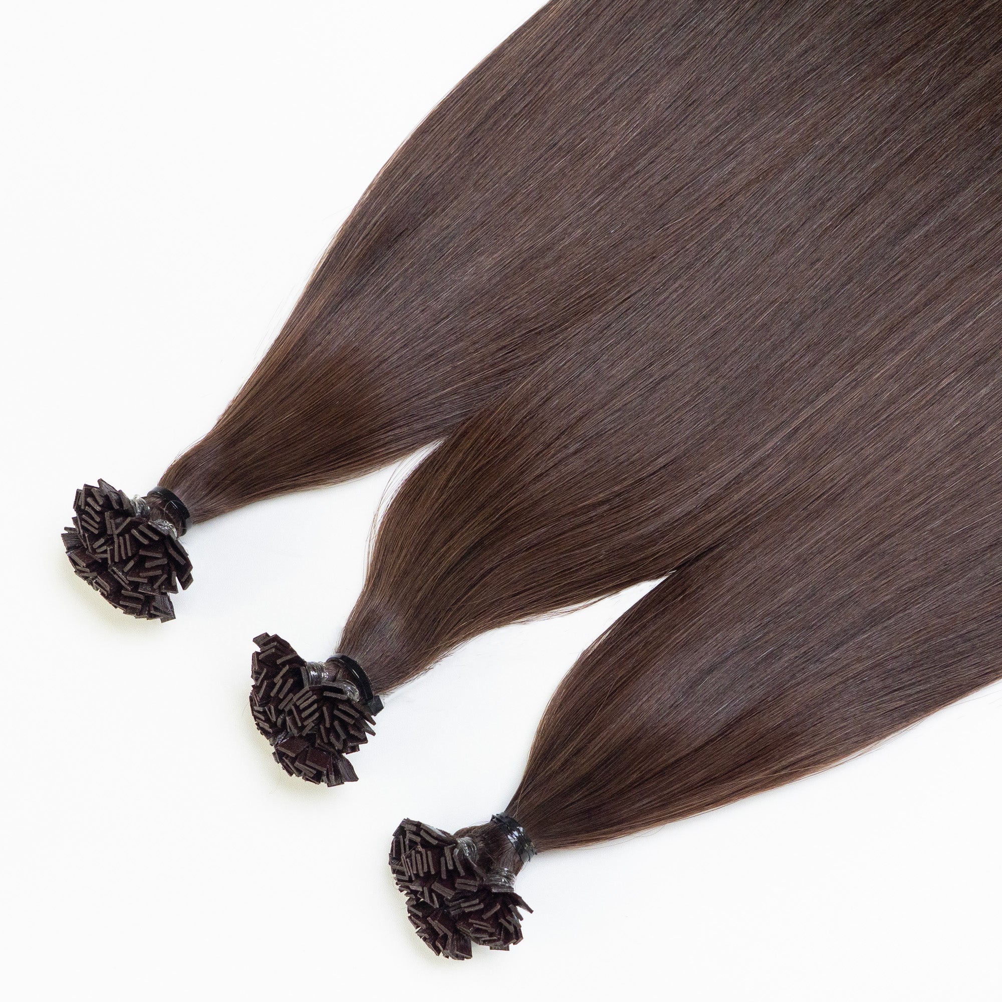 Extension microcheratina castano nutella Paradise Beauty in capelli veri per un effetto naturale, caldo e luminoso.